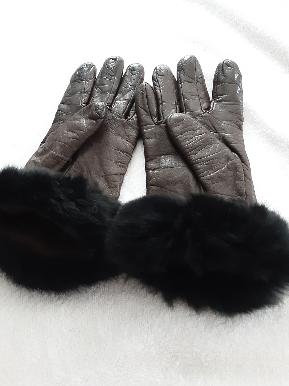 Neiman Marcus Dark Brown Leather Gloves with Black Fur Cuff
